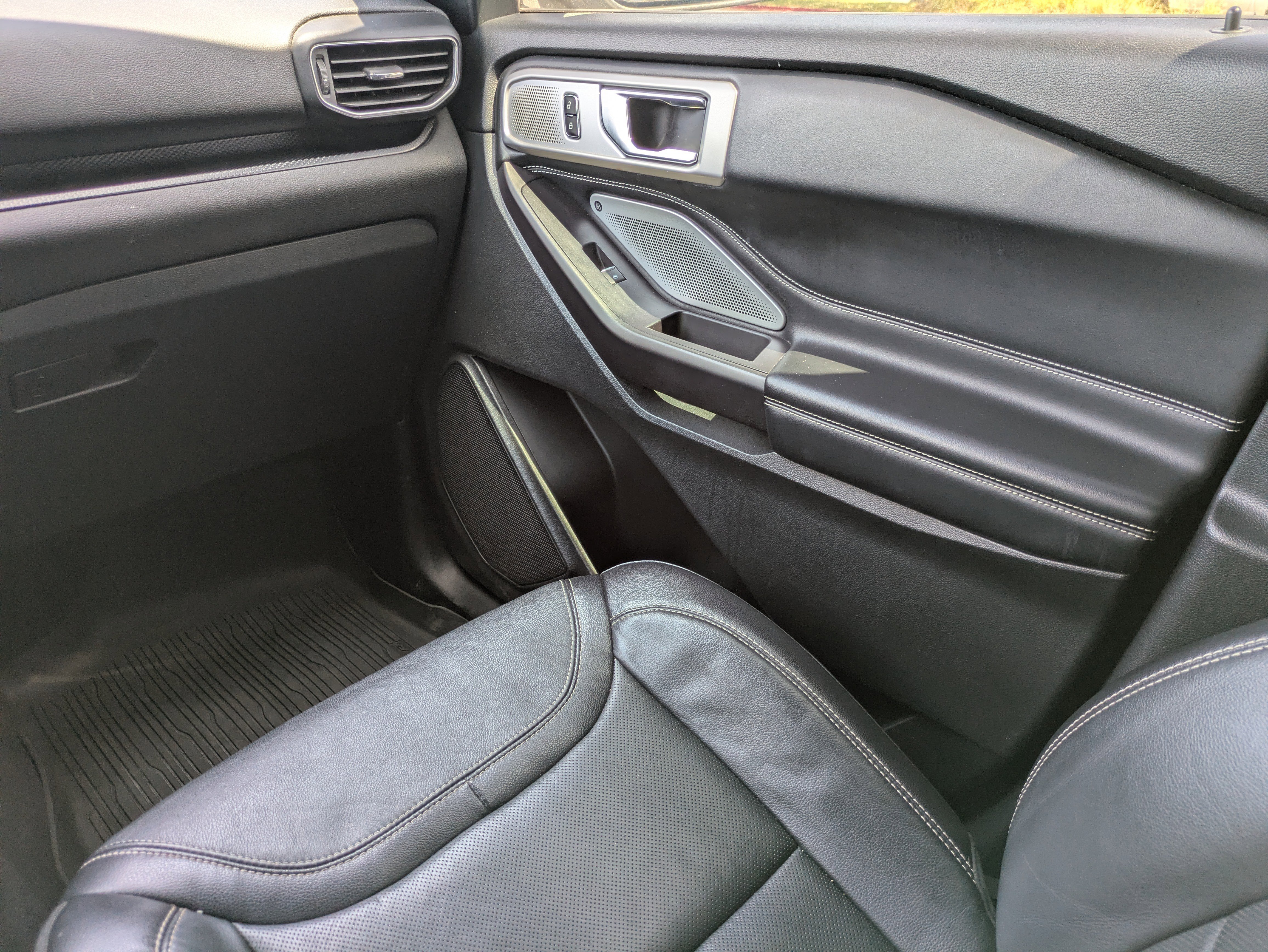 Used 2020 Ford Explorer ST w/ ST High-Performance Pack image 11