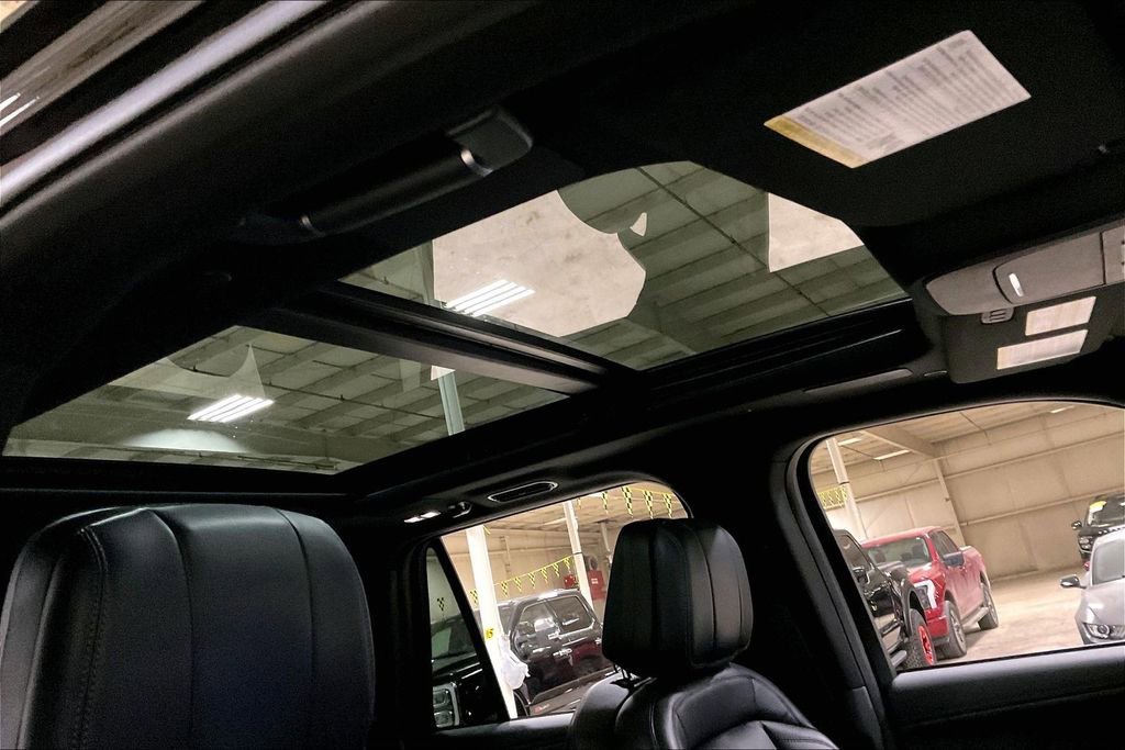 Used 2025 Lincoln Navigator L Reserve w/ Jet Appearance Package image 21