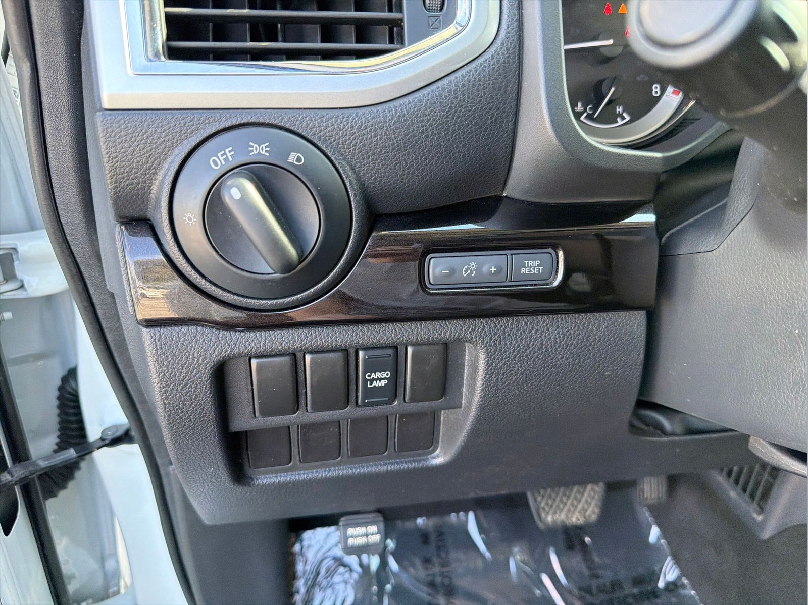 Used 2017 Nissan Titan SV RWD image 13