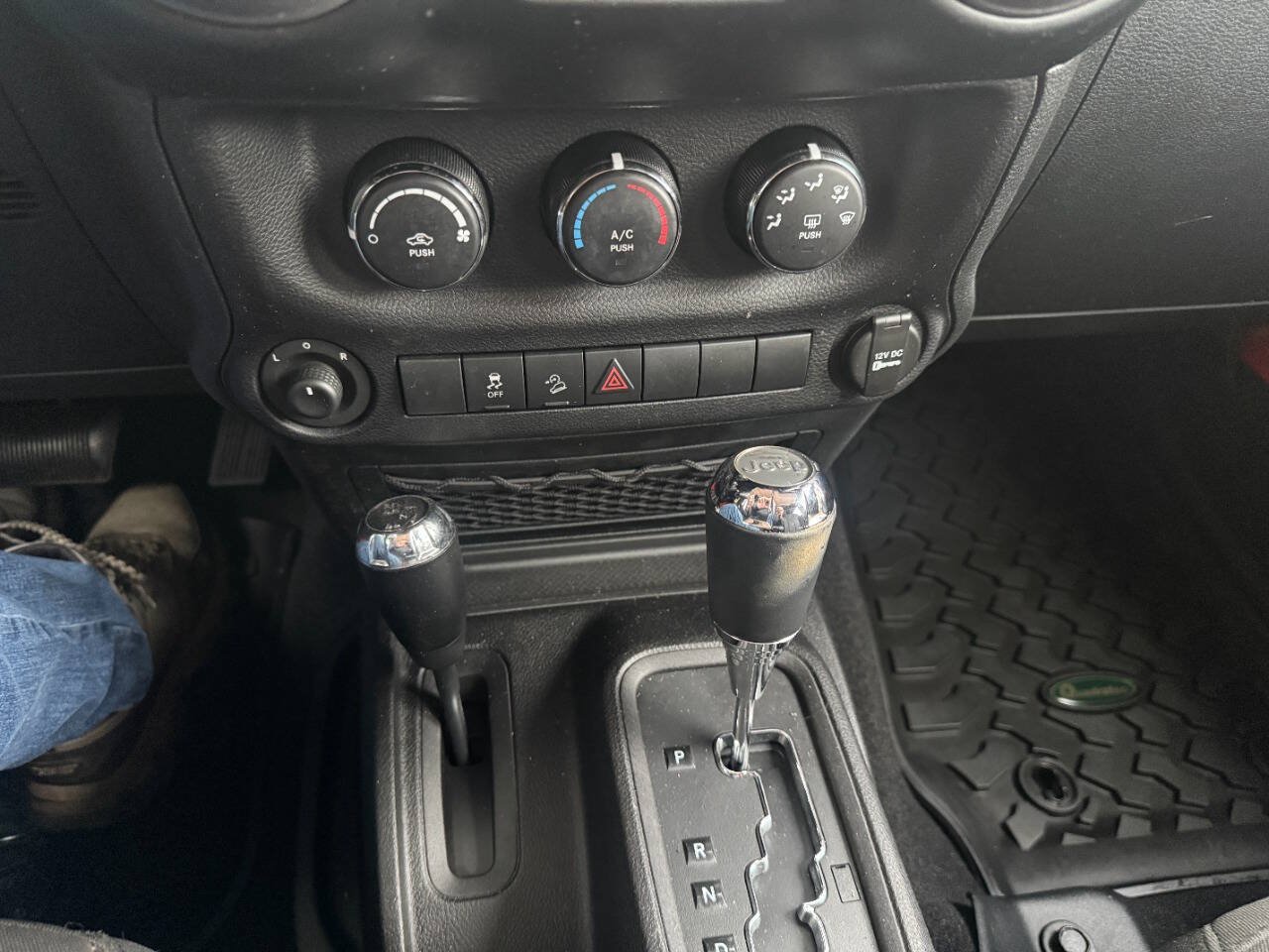 Used 2015 Jeep Wrangler Unlimited Sport w/ Quick Order Package 24S AWD/4WD image 19