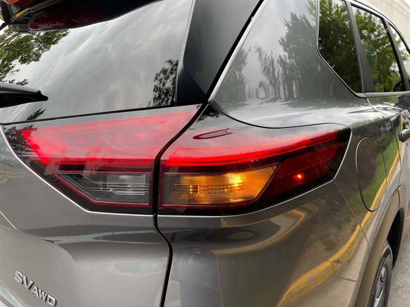 Used 2024 Nissan Rogue SV image 36