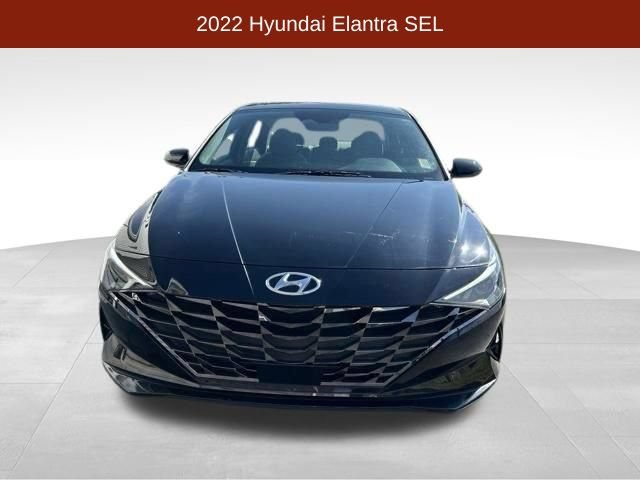 Used 2022 Hyundai Elantra SEL w/ Convenience + Premium Package FWD image 2