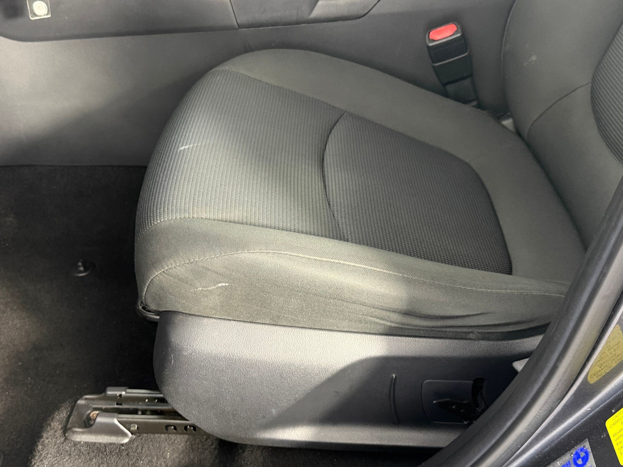 Used 2021 Toyota RAV4 LE FWD image 13