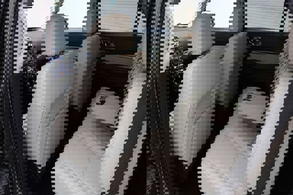 Used 2016 Ford Explorer Platinum image 10