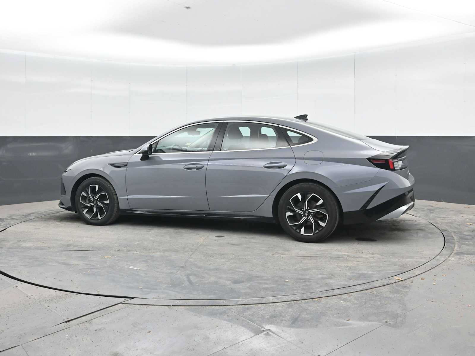 Used 2024 Hyundai Sonata SEL FWD image 3