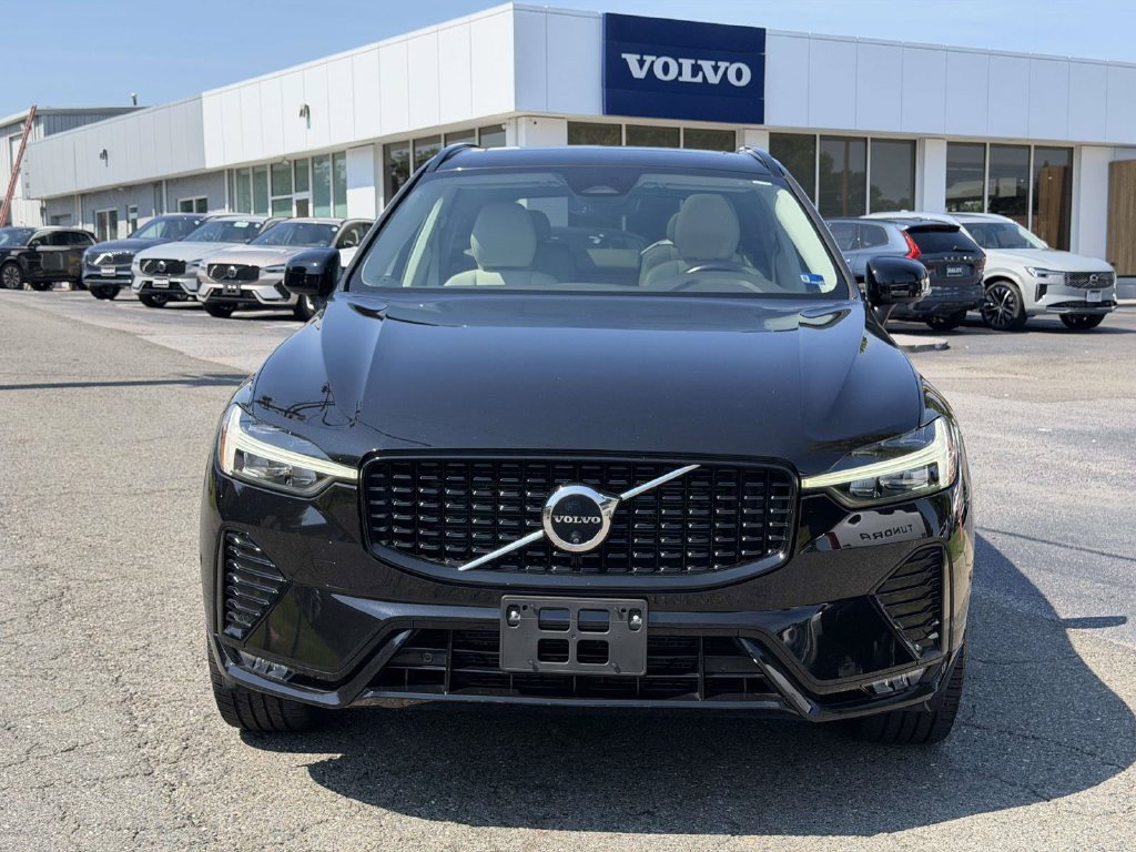 Used 2024 Volvo XC60 B5 Plus AWD/4WD image 24