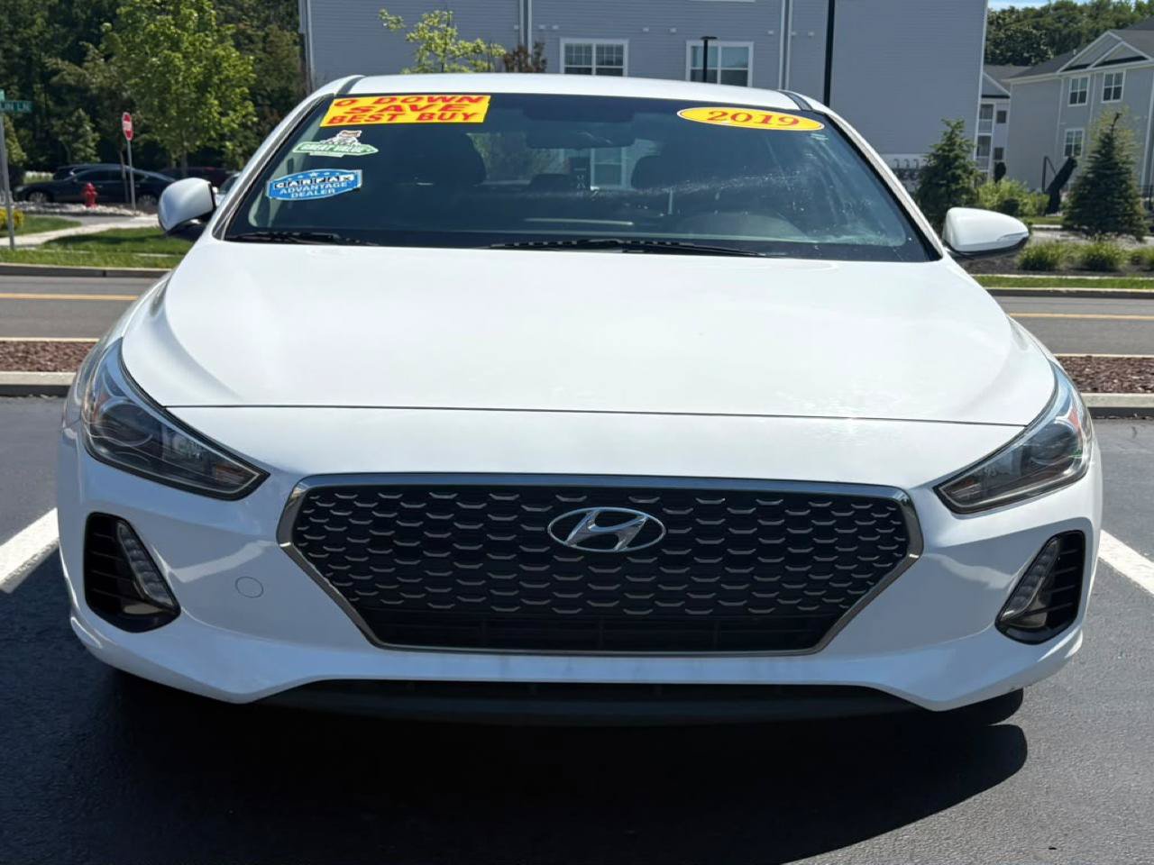Used 2019 Hyundai Elantra GT FWD image 3