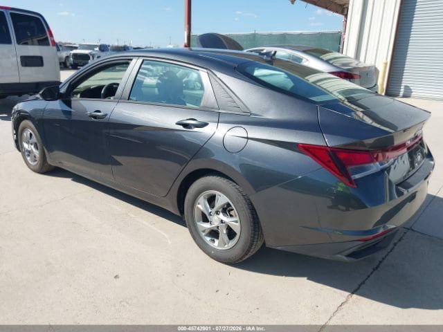 Used 2021 Hyundai Elantra SE FWD image 3