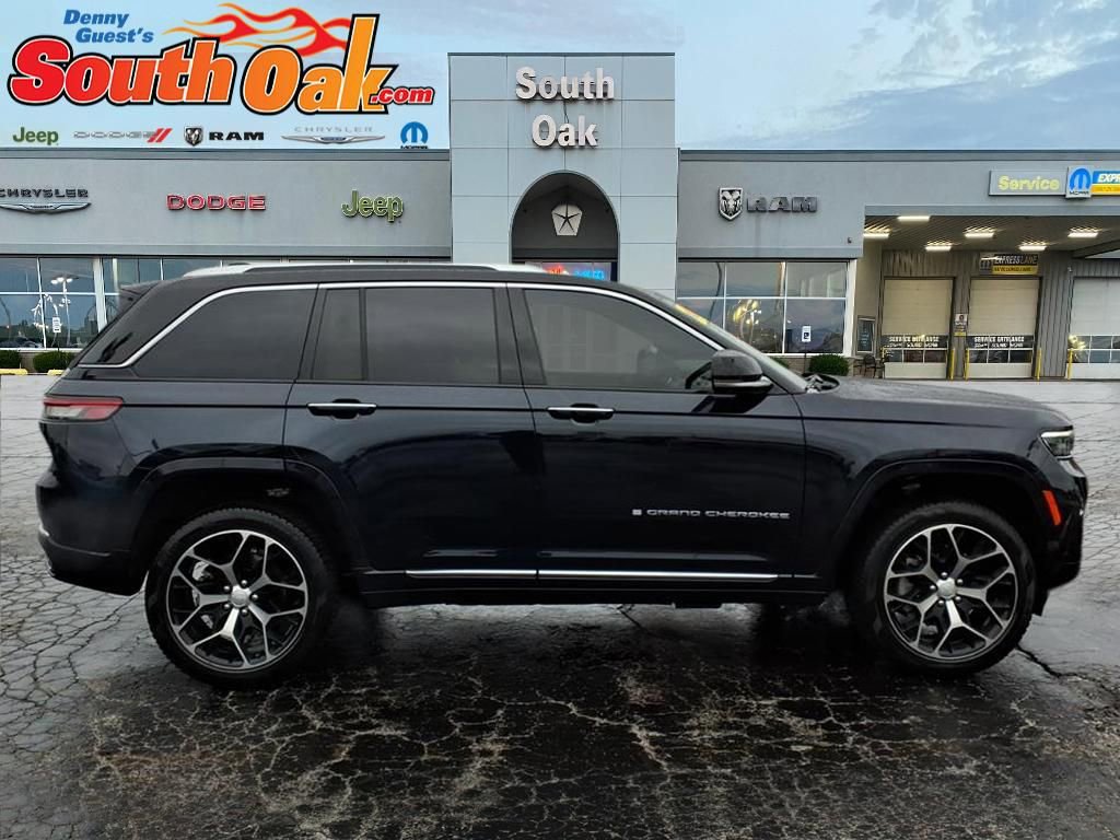 Certified 2022 Jeep Grand Cherokee Summit AWD/4WD image 2