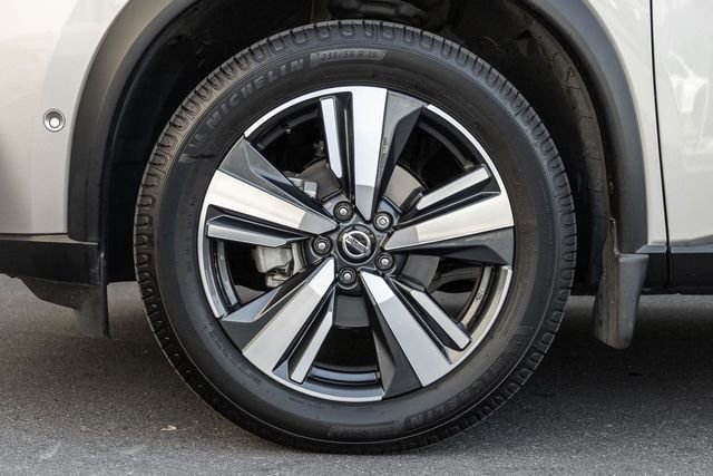 Used 2021 Nissan Rogue Platinum image 13