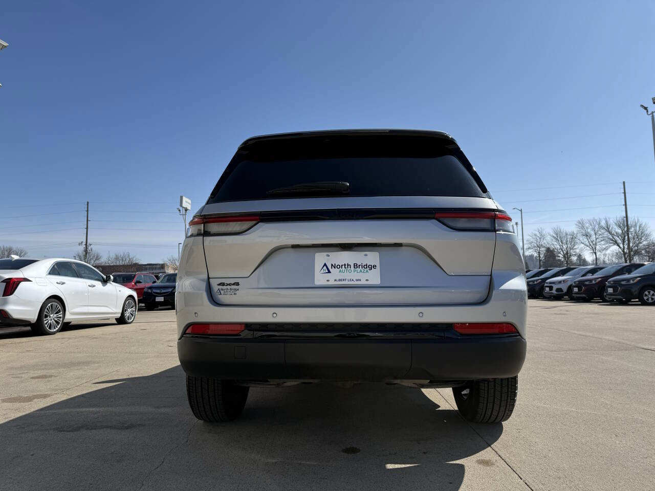 Used 2025 Jeep Grand Cherokee Altitude image 27