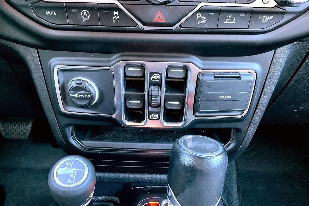 Certified 2023 Jeep Wrangler Sahara w/ Safety Group image 17