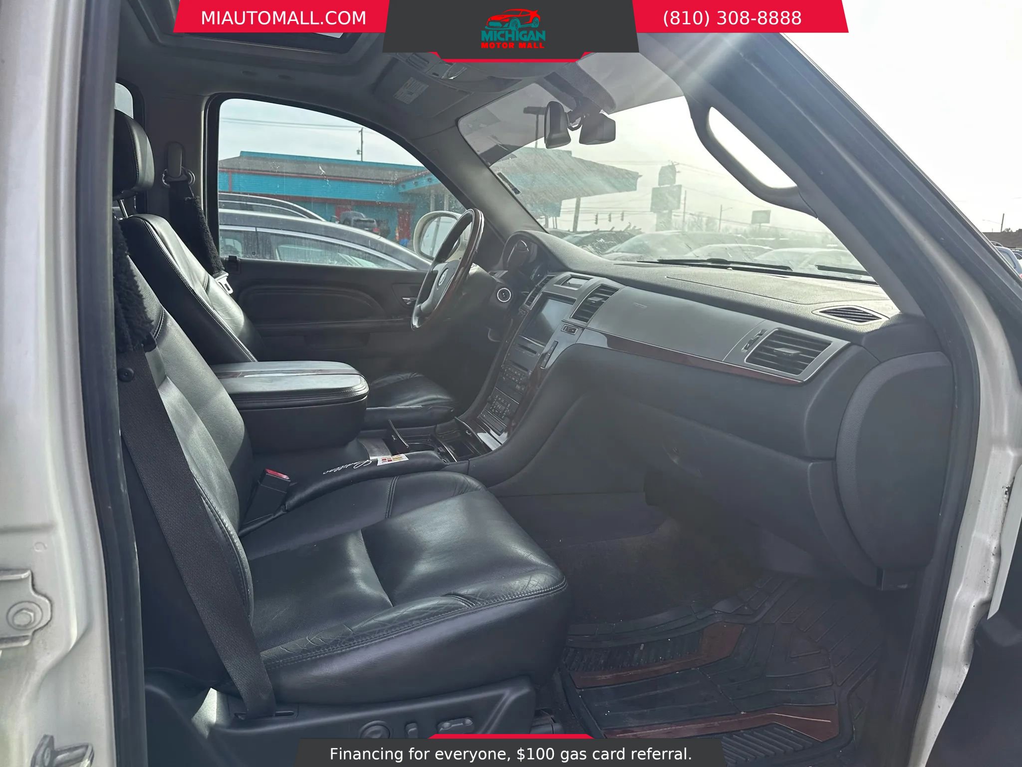 Used 2010 Cadillac Escalade Luxury image 10