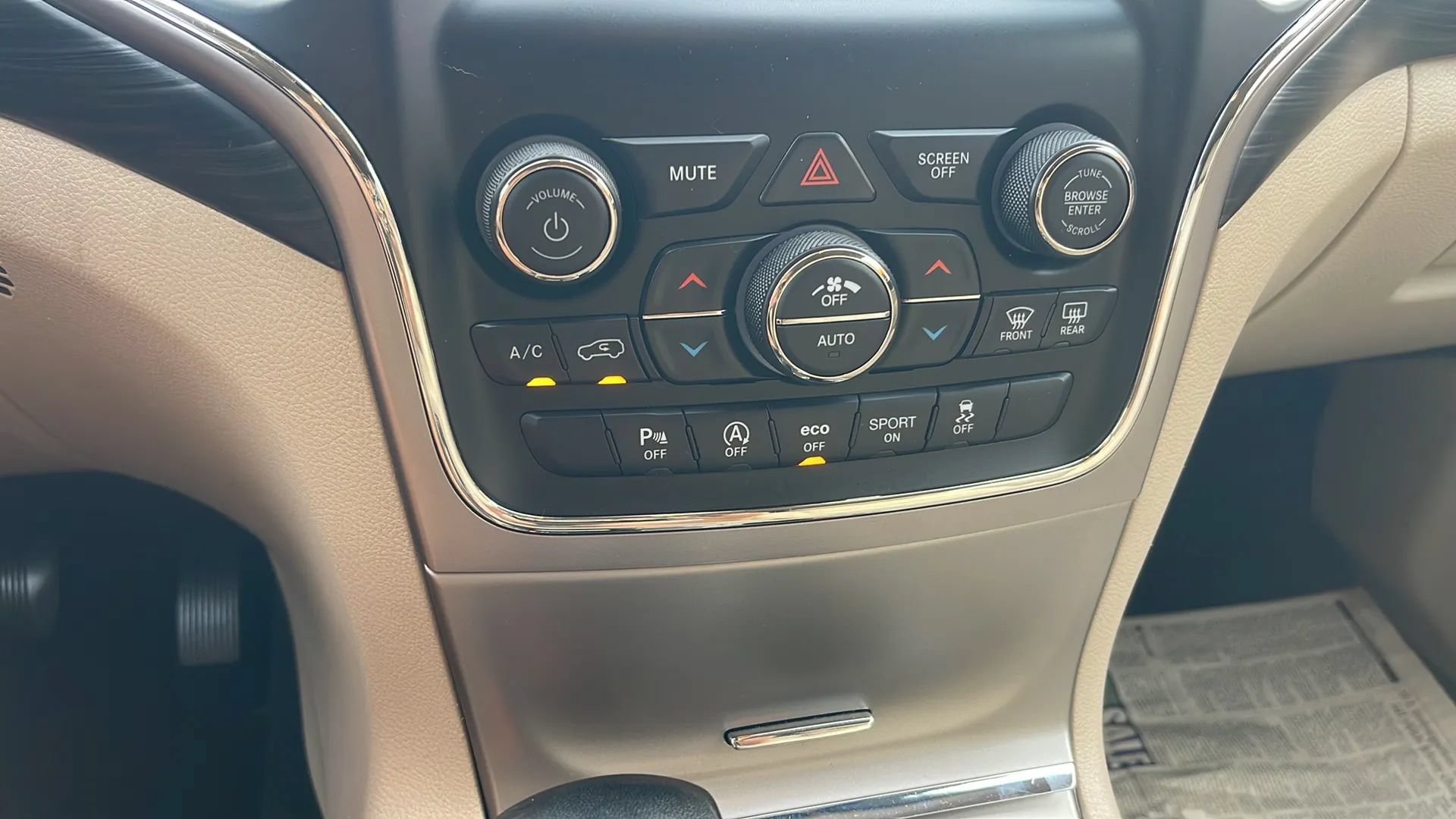 Used 2021 Jeep Grand Cherokee Laredo AWD/4WD image 12