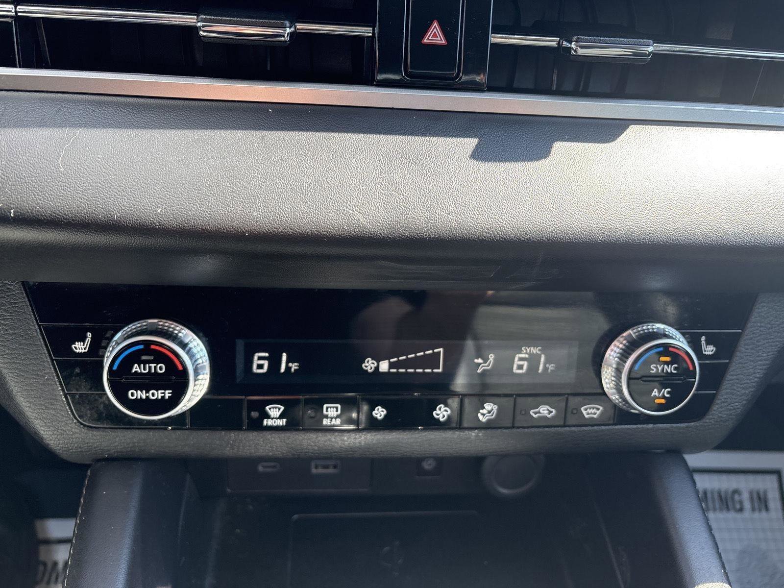 Used 2024 Mitsubishi Outlander 4WD Plug-In Hybrid image 34