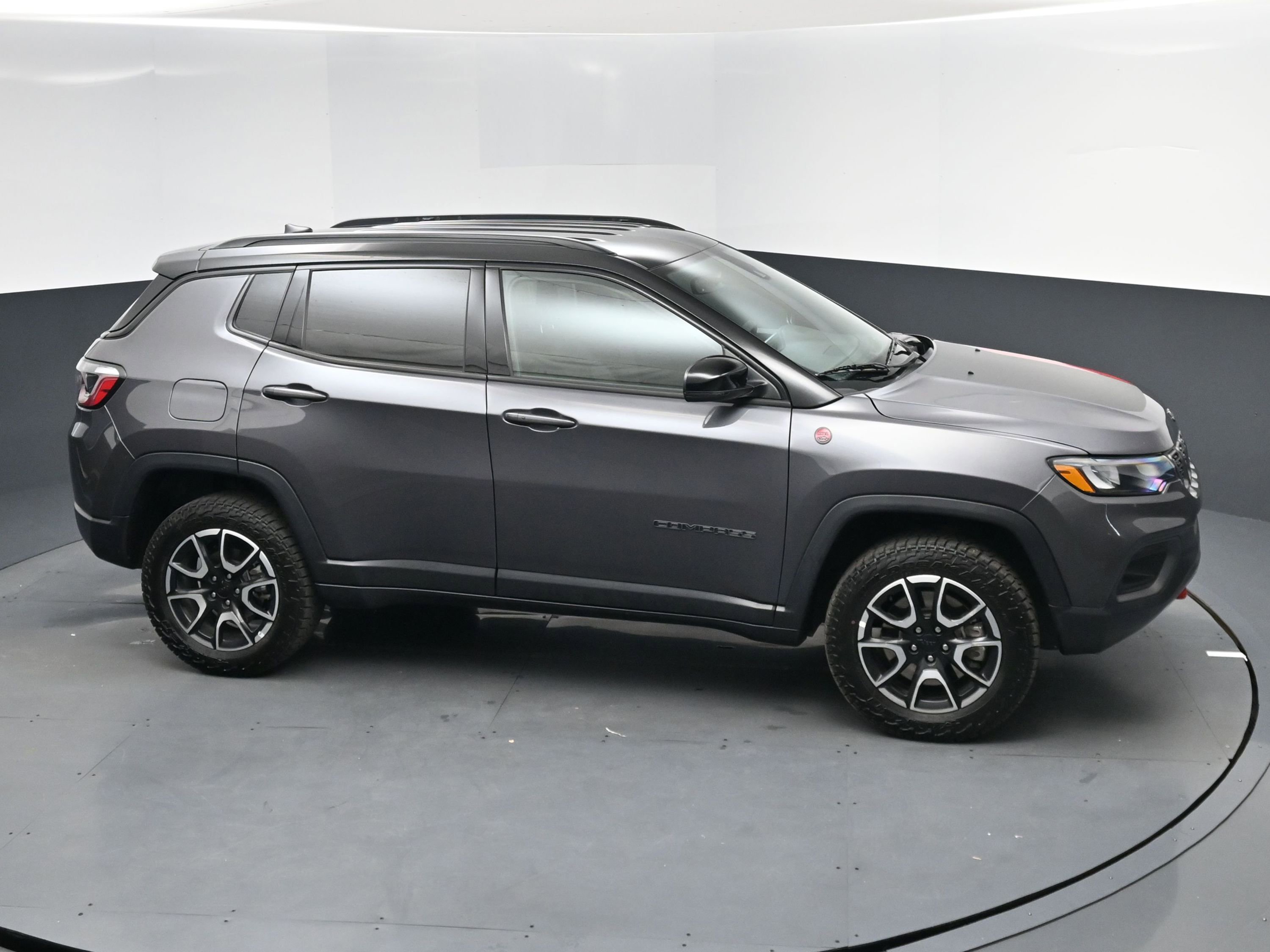 Used 2024 Jeep Compass Trailhawk image 7