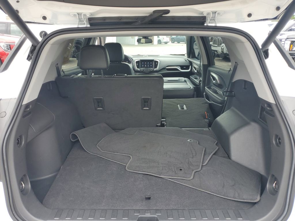 Used 2023 GMC Terrain SLT w/ Elevation Edition image 9