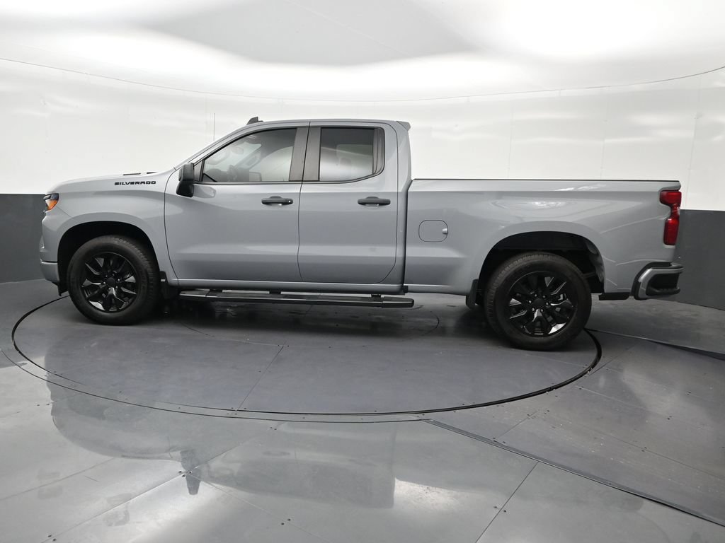 Used 2025 Chevrolet Silverado 1500 Custom RWD image 2