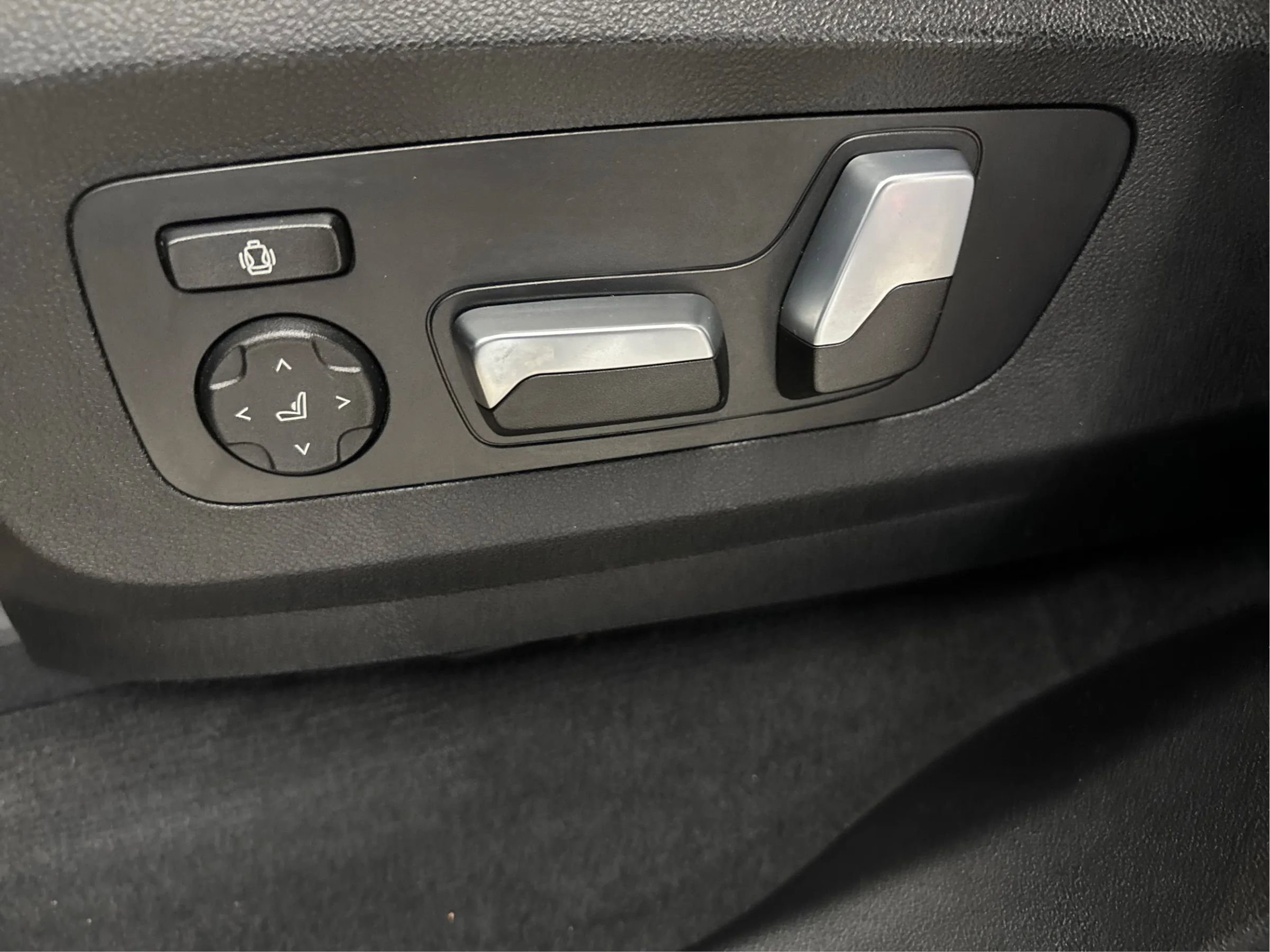 Used 2020 BMW X5 xDrive40i w/ Premium Package image 25