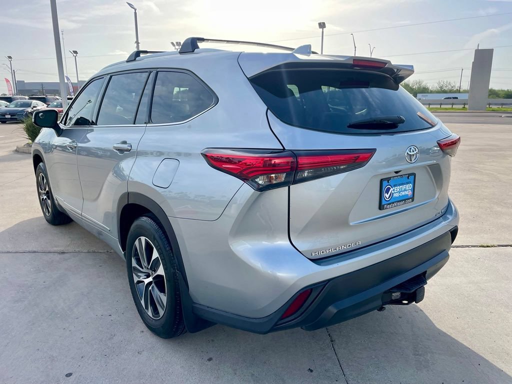 Used 2021 Toyota Highlander XLE AWD/4WD image 5