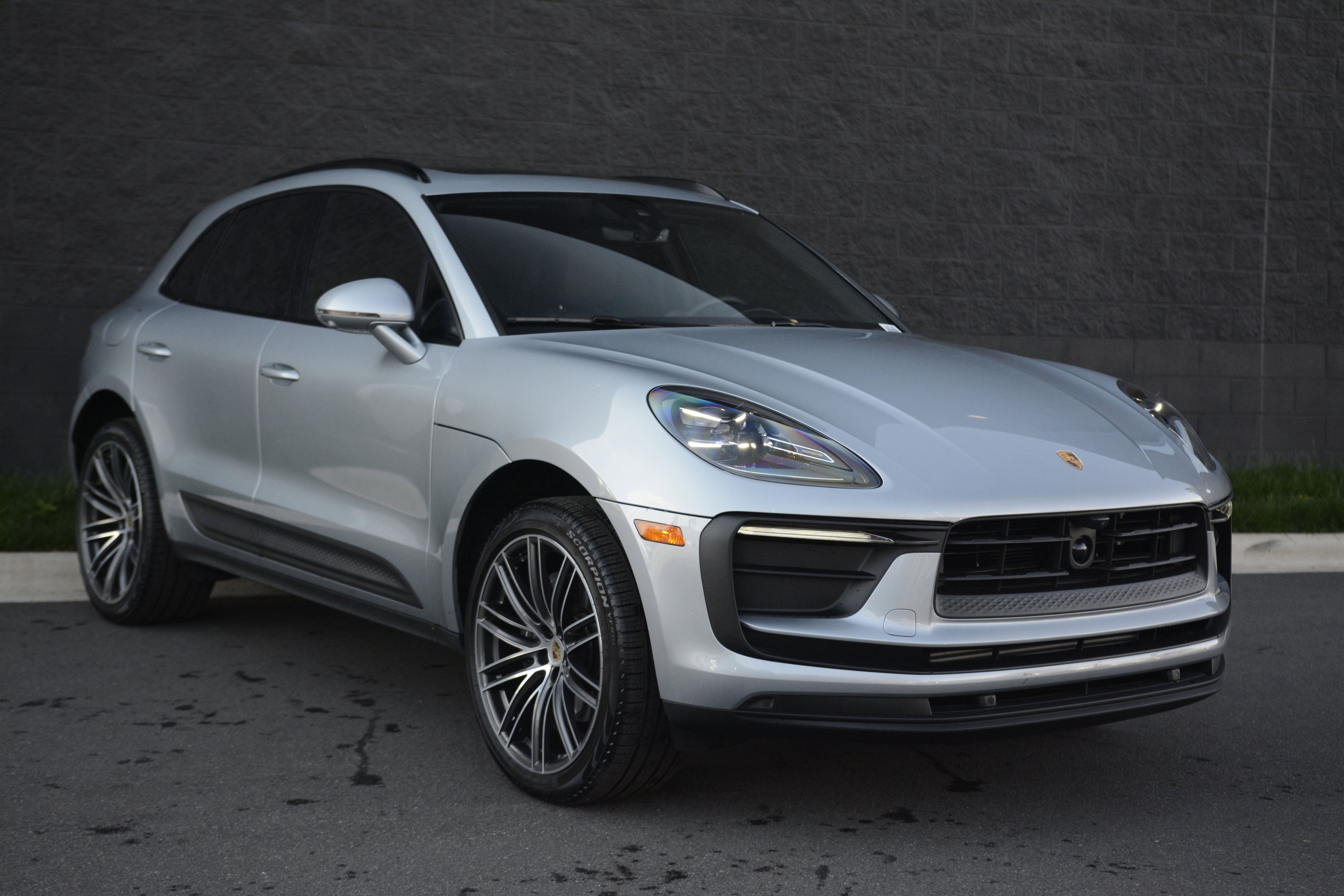 Certified 2026 Porsche Macan AWD/4WD image 9