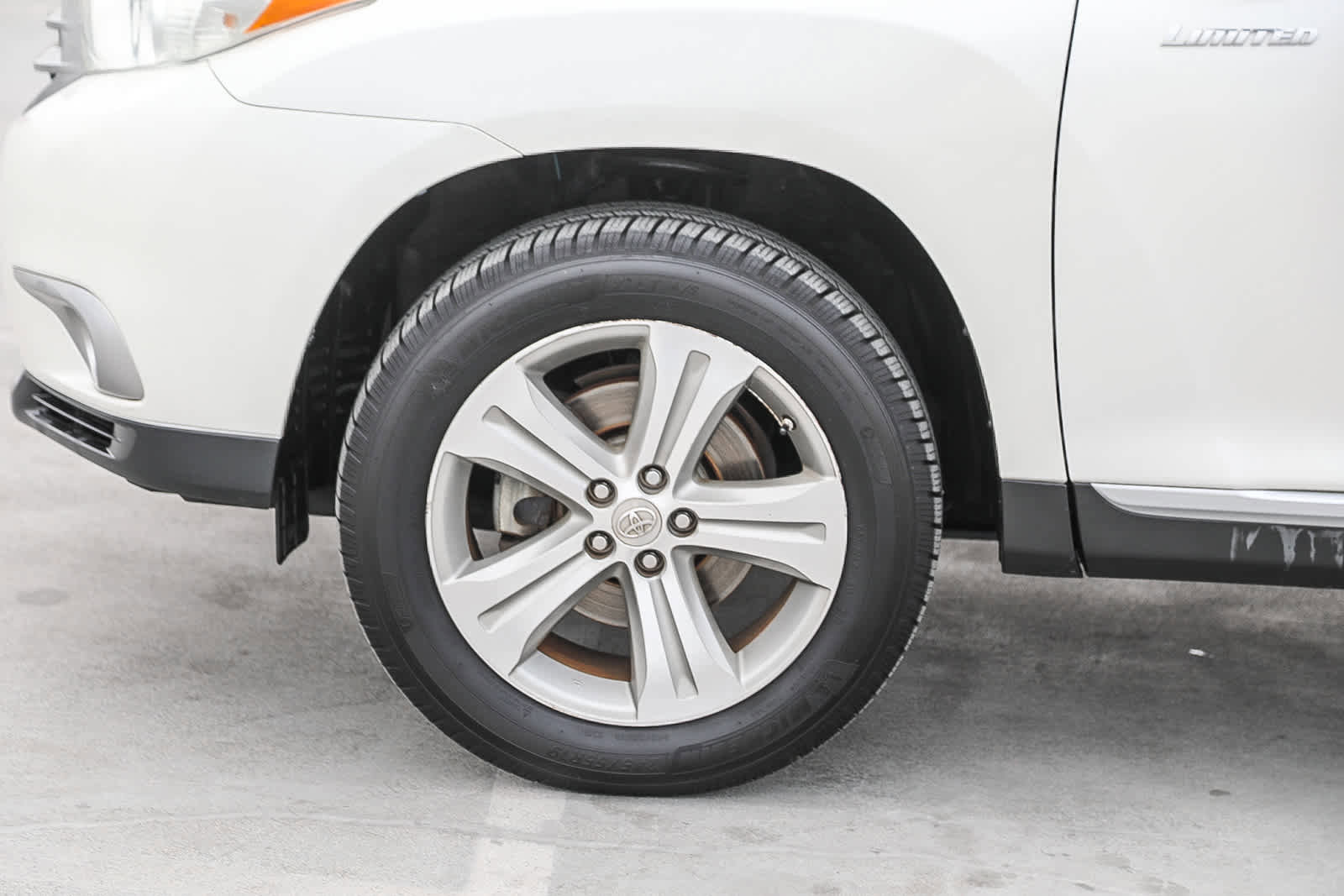 Used 2013 Toyota Highlander Limited AWD/4WD image 10