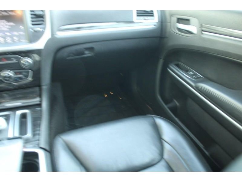 Used 2016 Chrysler 300 Limited image 19