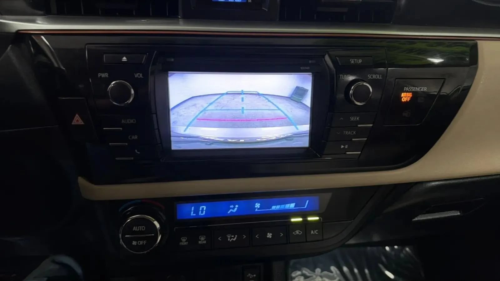 Used 2014 Toyota Corolla LE FWD image 14