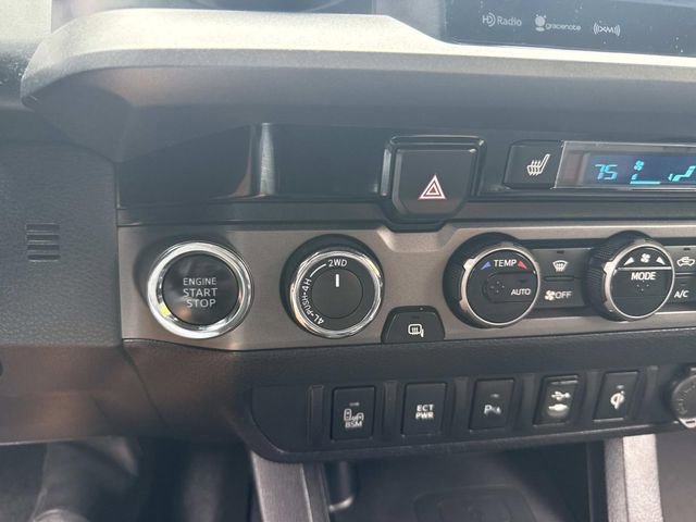 Used 2016 Toyota Tacoma TRD Sport AWD/4WD image 25