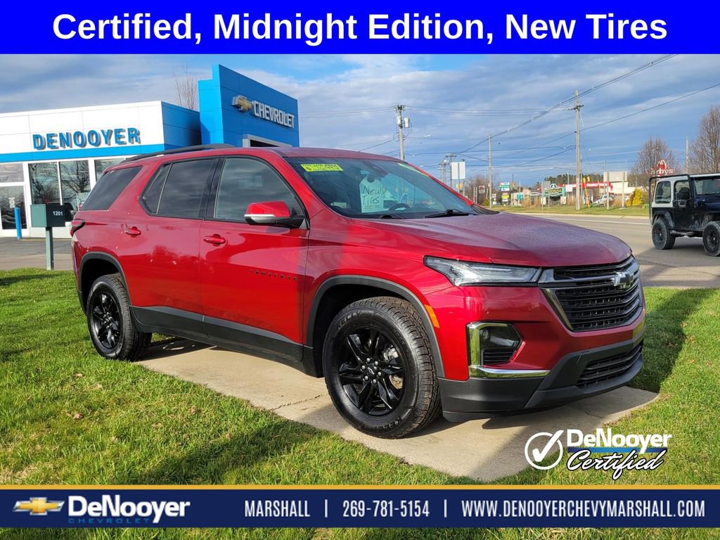 Used 2023 Chevrolet Traverse LT image 2