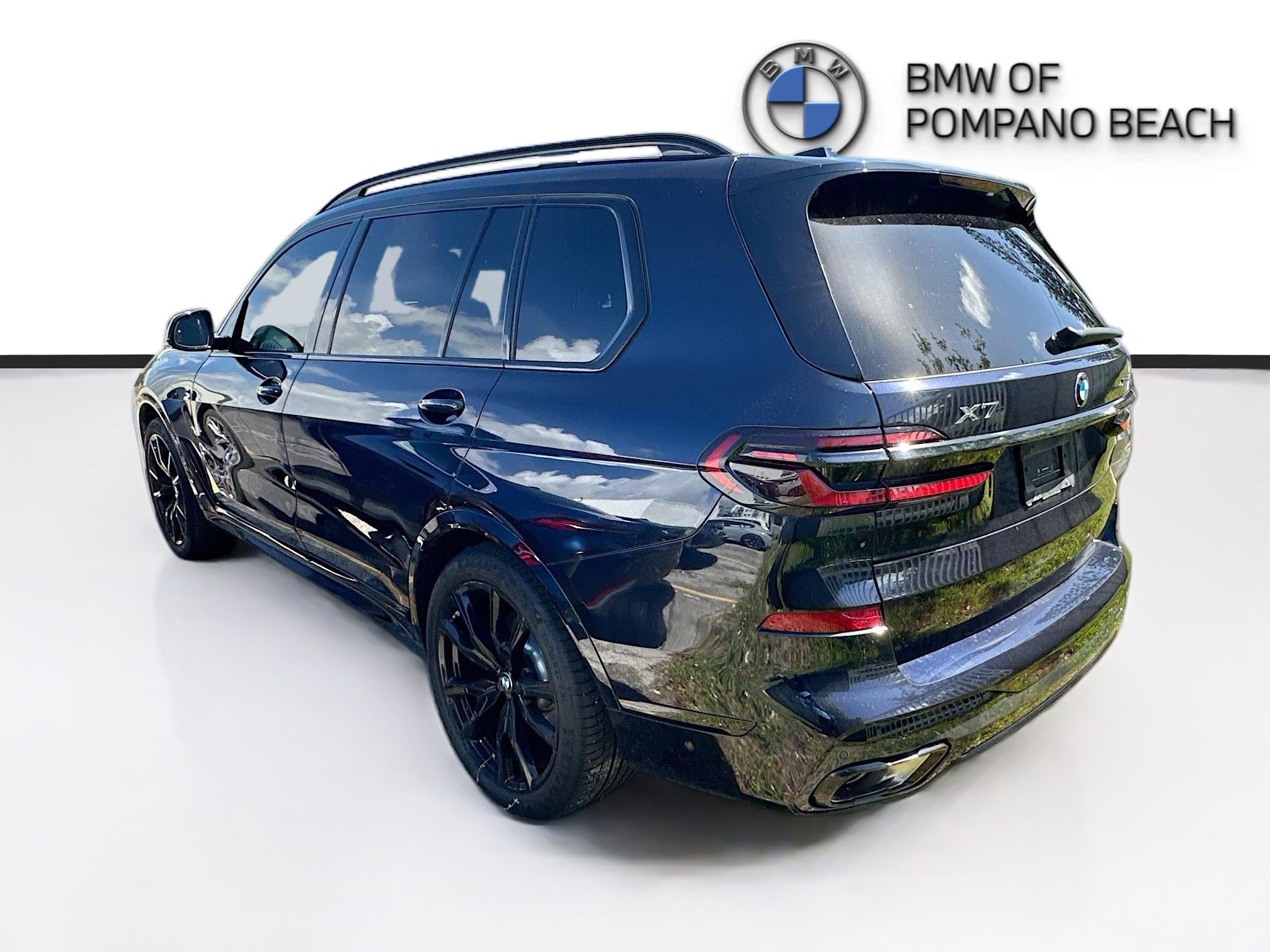 Used 2024 BMW X7 xDrive40i w/ Executive Package image 5
