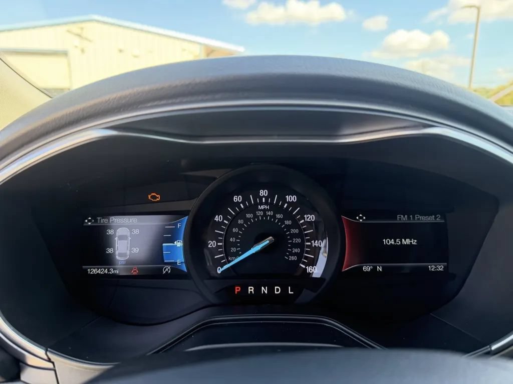 Used 2020 Ford Fusion SE FWD image 14