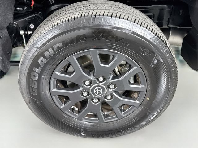 Certified 2026 Toyota 4Runner SR5 AWD/4WD image 32