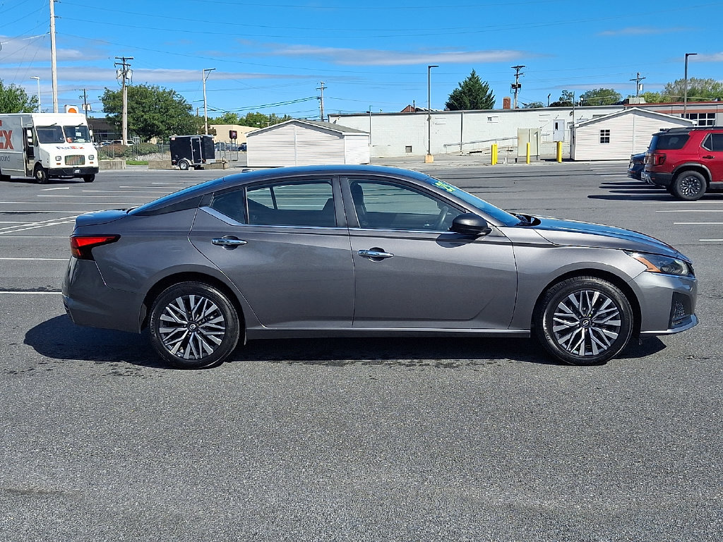 Used 2025 Nissan Altima 2.5 SV AWD/4WD image 7