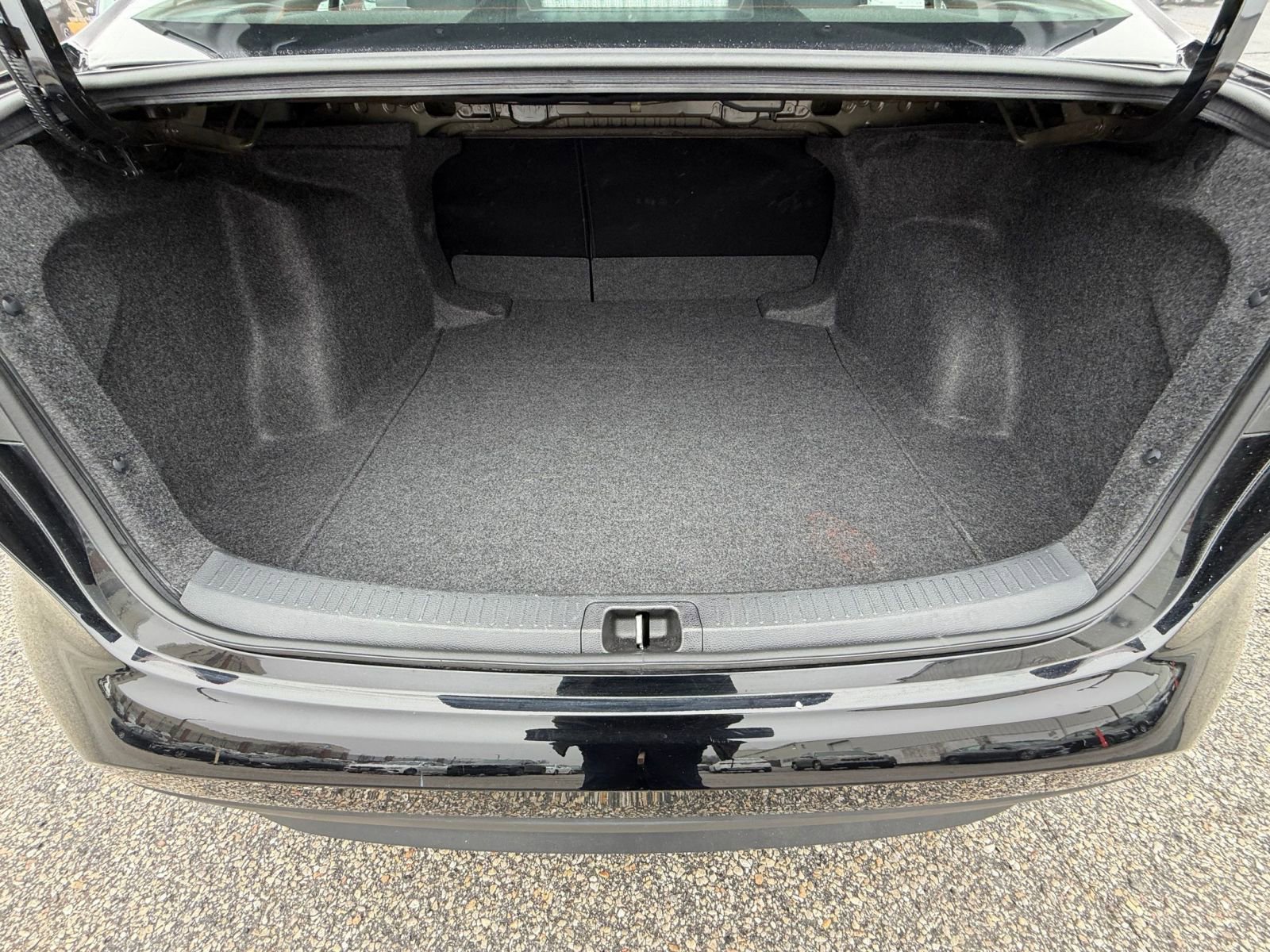 Used 2025 Toyota Corolla LE image 30