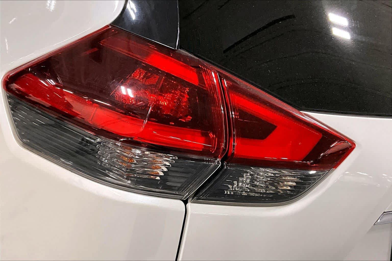 Used 2019 Nissan Rogue SL w/ Premium Package AWD/4WD image 31