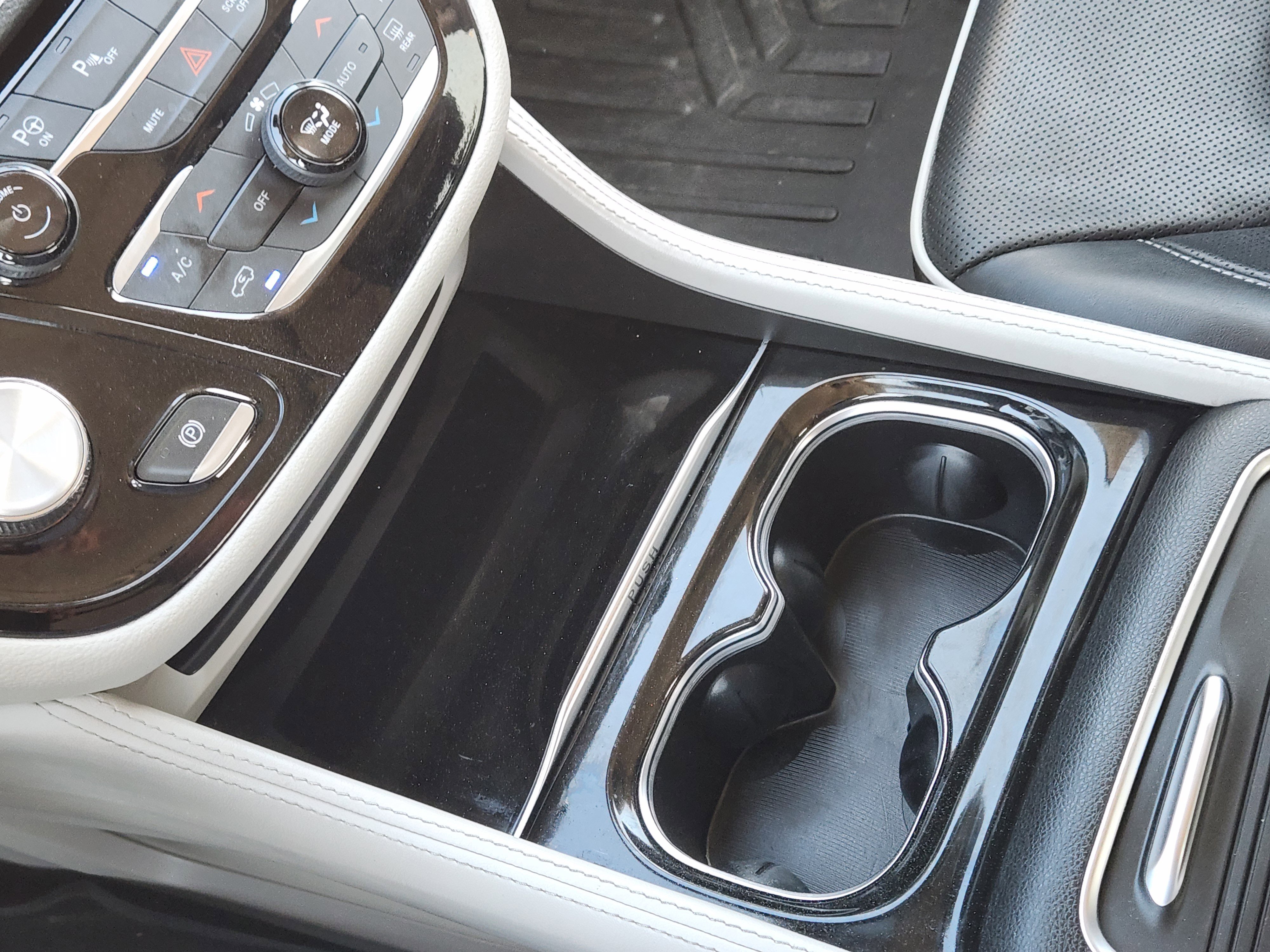 Used 2022 Chrysler Pacifica Limited image 19