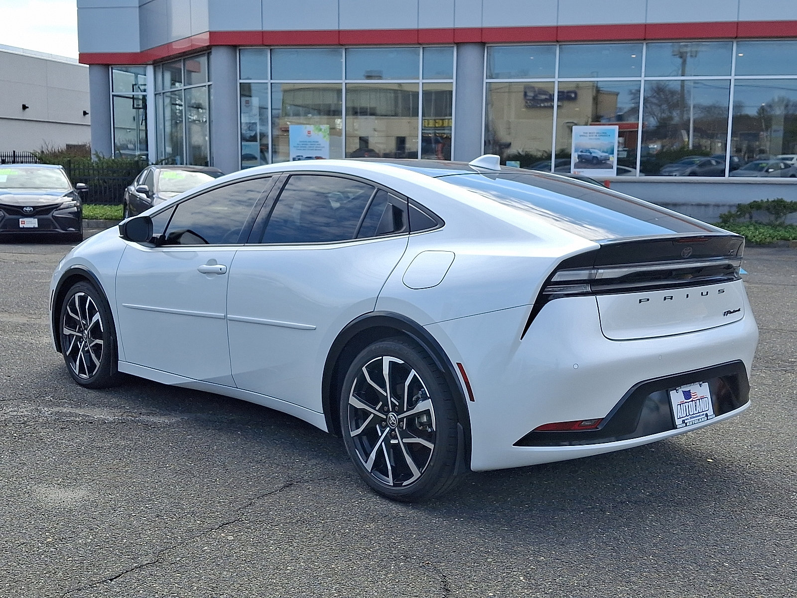Used 2023 Toyota Prius Prime FWD image 5