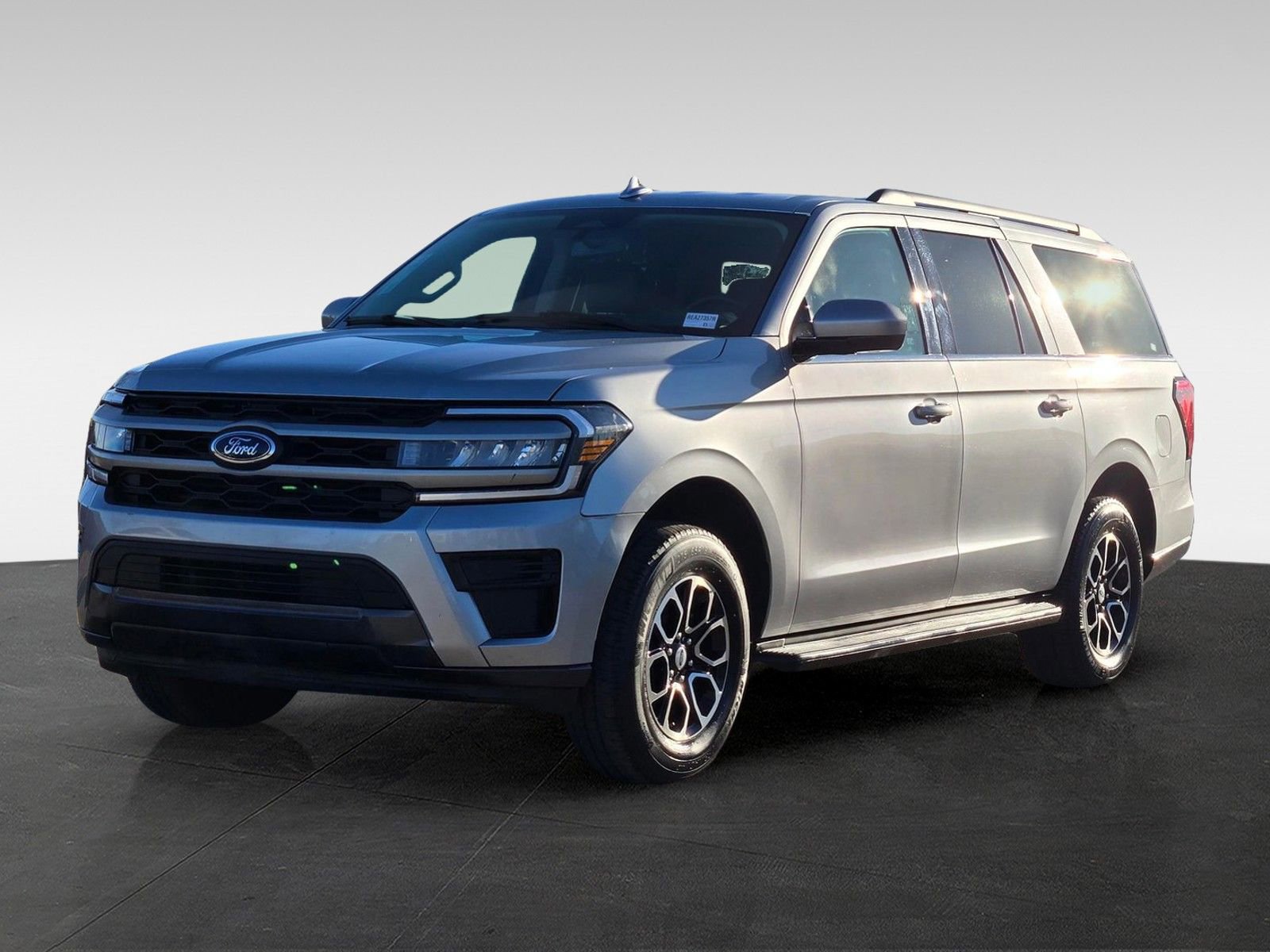 Used 2024 Ford Expedition Max XLT image 8