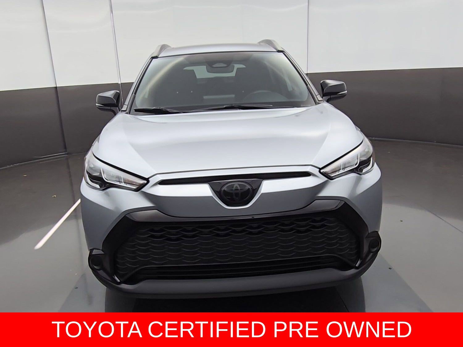 Certified 2024 Toyota Corolla Cross AWD Hybrid w/ Moonroof Package image 2