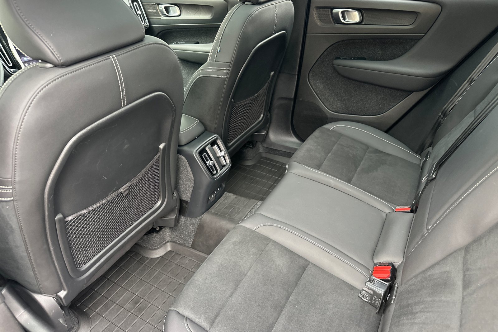 Used 2024 Volvo XC40 Recharge Ultimate w/ Protection Package Premier AWD/4WD image 13