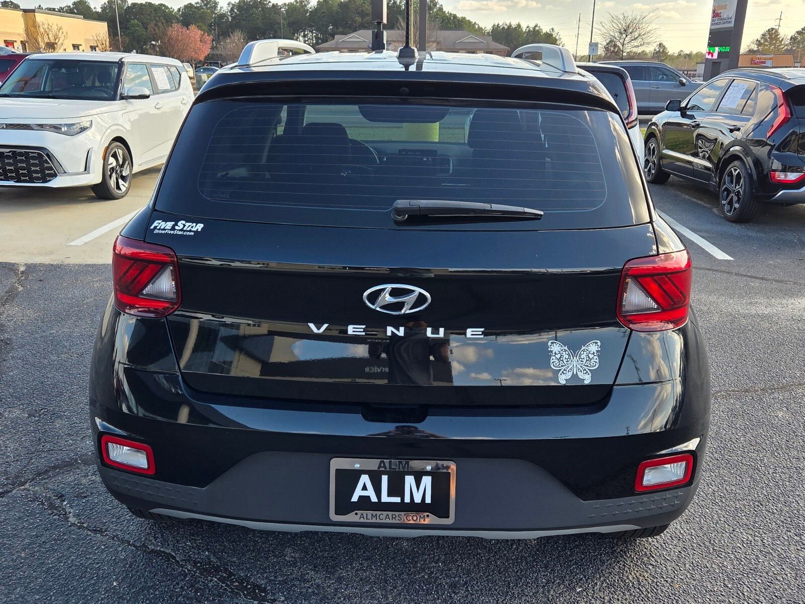 Used 2024 Hyundai Venue SEL image 10