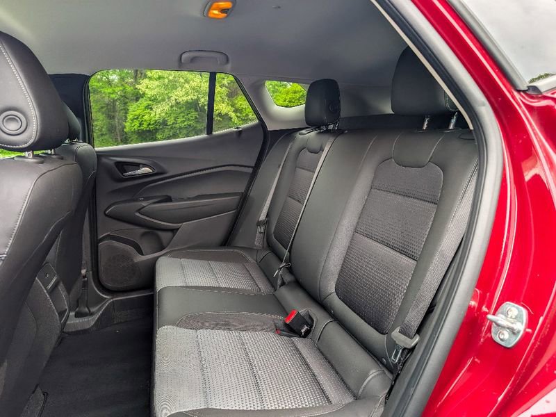 Used 2025 Chevrolet Trax LT w/ LT Convenience Package FWD image 5