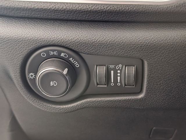 Certified 2024 Chrysler Pacifica Limited w/ Uconnect Theater Family Group image 16