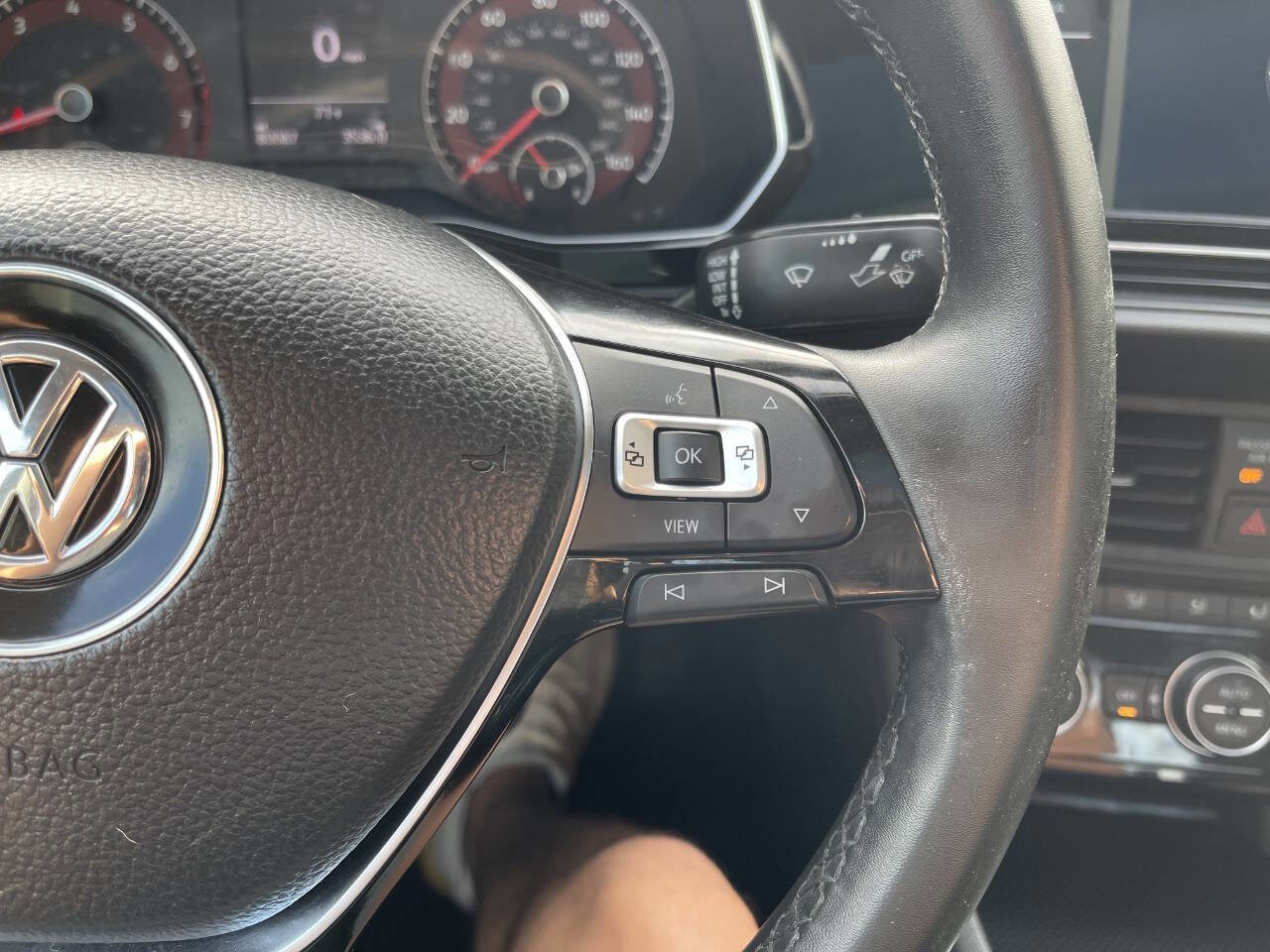 Used 2020 Volkswagen Jetta SE image 32