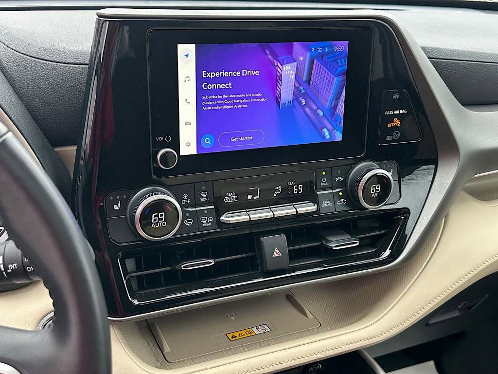 Certified 2024 Toyota Highlander XLE image 29