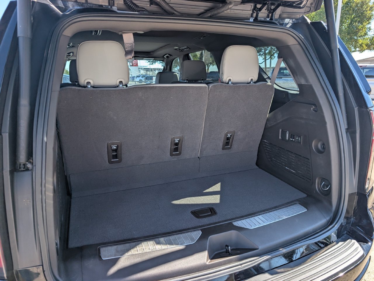 Used 2024 Chevrolet Tahoe Z71 w/ Luxury Package AWD/4WD image 29
