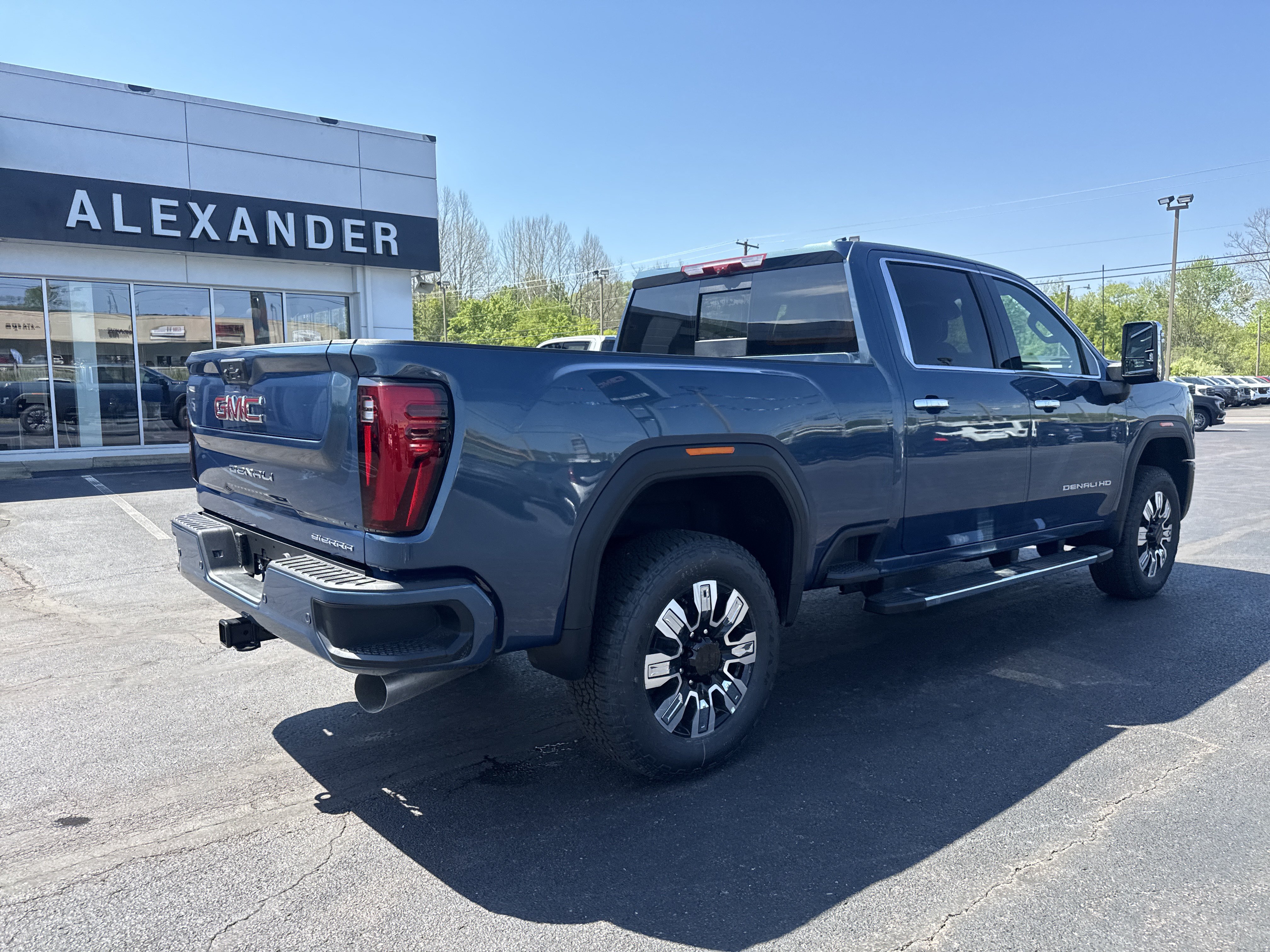 New 2026 GMC Sierra 2500 Denali w/ Denali Reserve Package AWD/4WD image 3