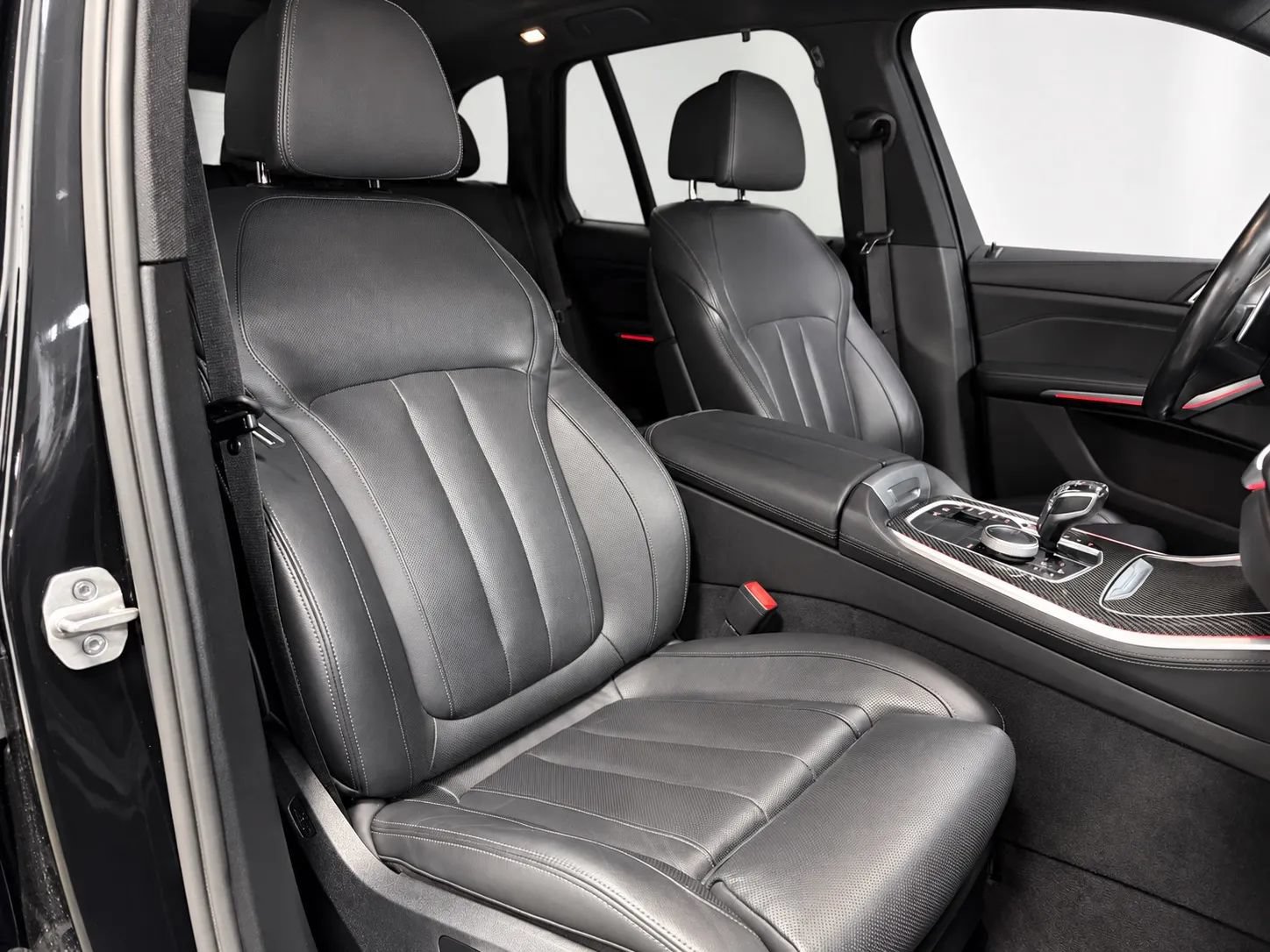 Used 2021 BMW X5 M50i AWD/4WD image 28