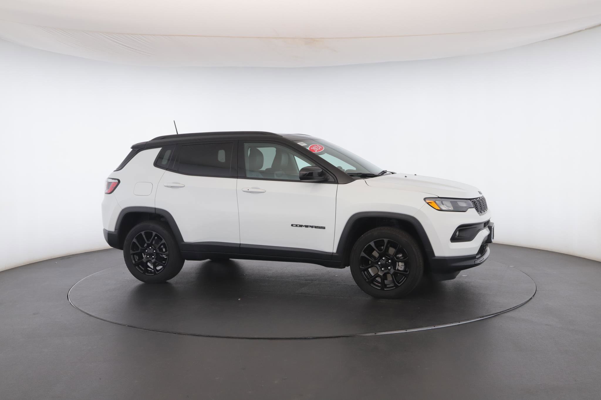 Used 2024 Jeep Compass Latitude w/ Sun and Sound Group AWD/4WD image 33